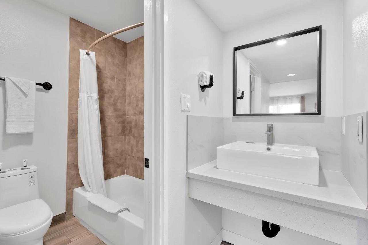 Tradewinds Motel Lakewood Luaran gambar